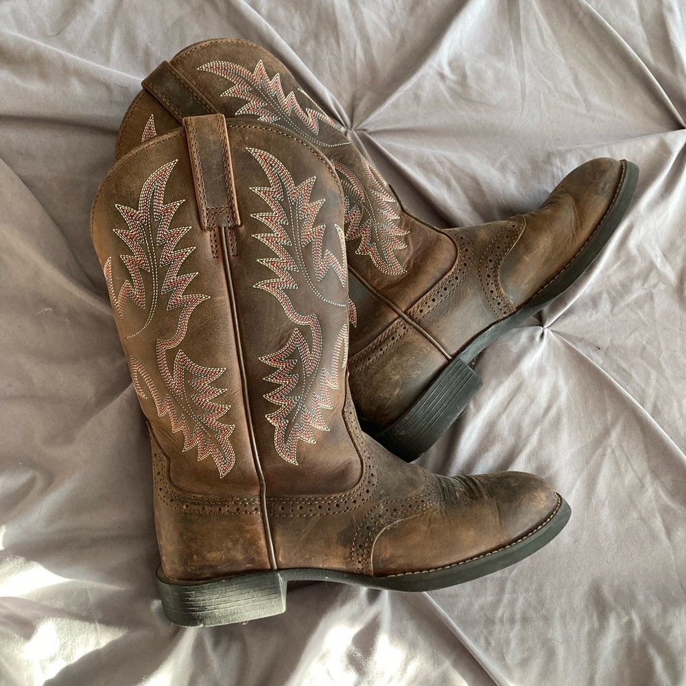 Women’s Ariat size 7 boots. Like new. Smoke free. Pet friendly home.
